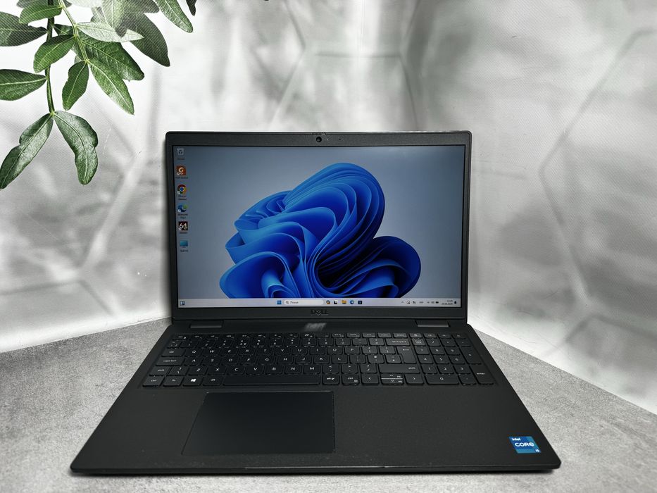 Ноутбук Dell Latitude 3520 / i5-1135G7 / 8GB / 256GB SSD / 15.6" Full HD IPS