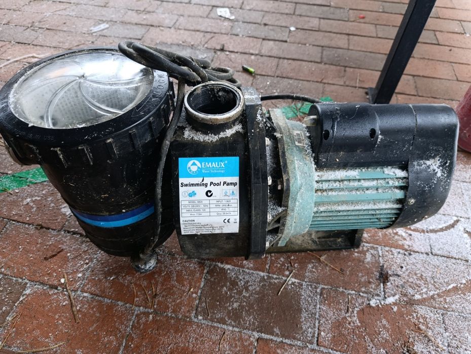 Насос для басейну.