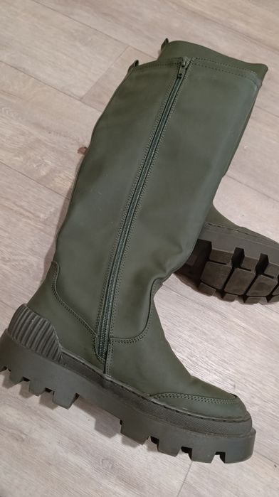 Сучасні чобітки-галоші в прекрасному кольорі хакі