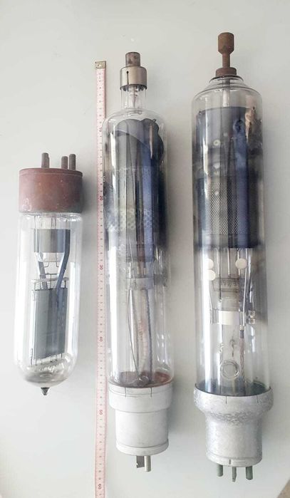 Válvulas electrónicas de potência antigas de emissores rádio