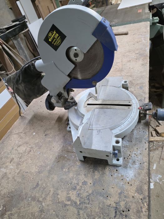 Serra cortar madeira