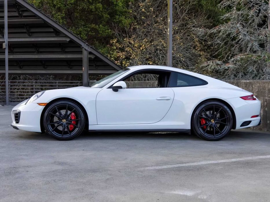 Porsche 911 Carrera 4S Coupe      2019