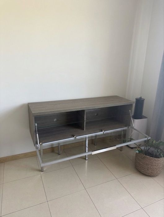 Aparador Moderno em Vidro e Madeira