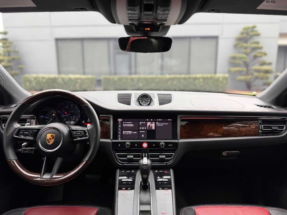 Porsche Macan      2022
