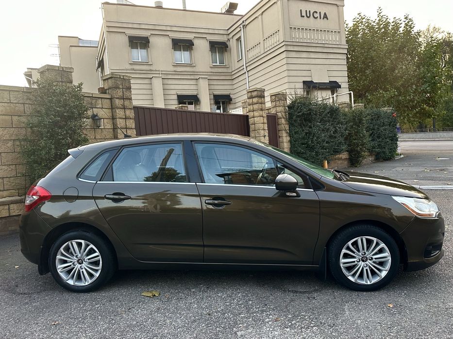 Citroen C4 Сітроен хетчбек  рестайлінг  Ситроен 1,6 дизель