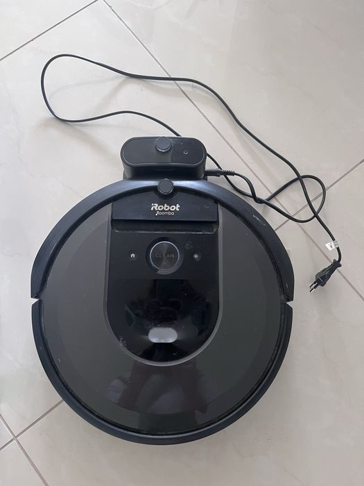 iRobot Roomba i7 + karton – stan db