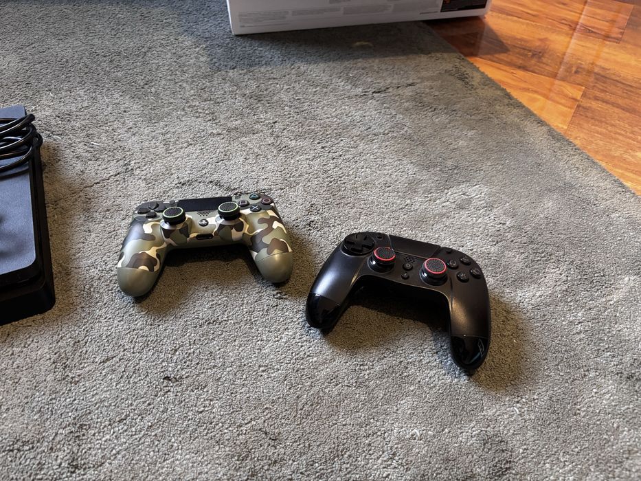 Playstation4 Slim 500GB +2Pady ( w tym Camo)+kable -odbiór osobisty