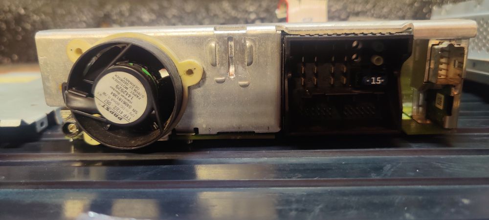 Rádio BMW E60 (Pre-LCI) p/ Reparação ou Peças + Leitor CD Funcional