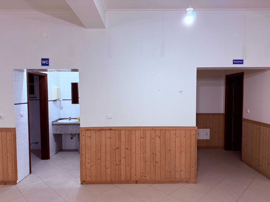 Espaço comercial e habitação com terreno