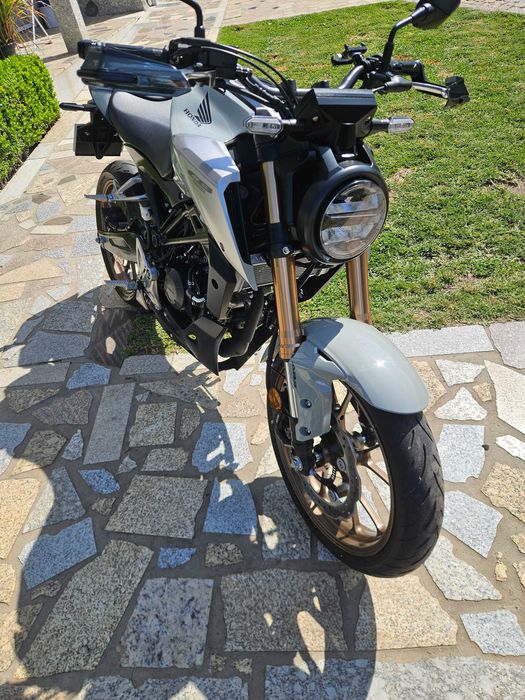 Motociclo cb125r