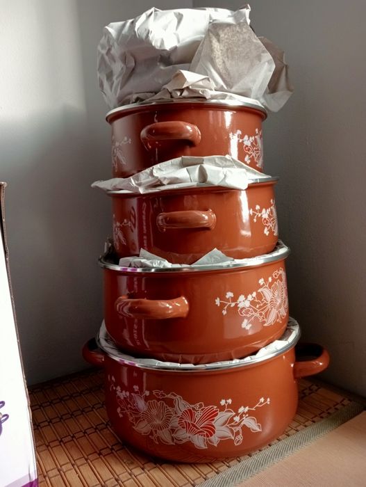 Nowy komplet garnków 80,-