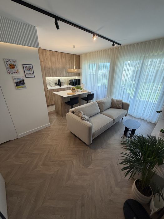 Nowe 3 pokoje 55 m² | ogród 60 m² | klimatyzacja | 2 miejsca postojowe | pierwszy najem. Bez czynszu