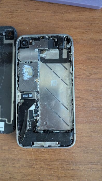 iPhone 4S 16 ГБ не працює