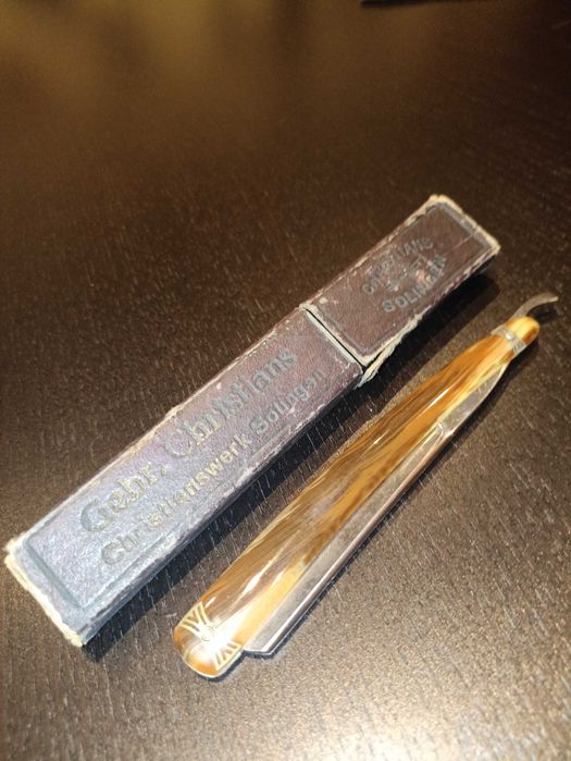 Sprzedam starą brzytwę CHRISTIANS SOLINGEN. Cena 40 zł.