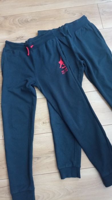 Granatowe spodnie dresowe rozmiar 152
