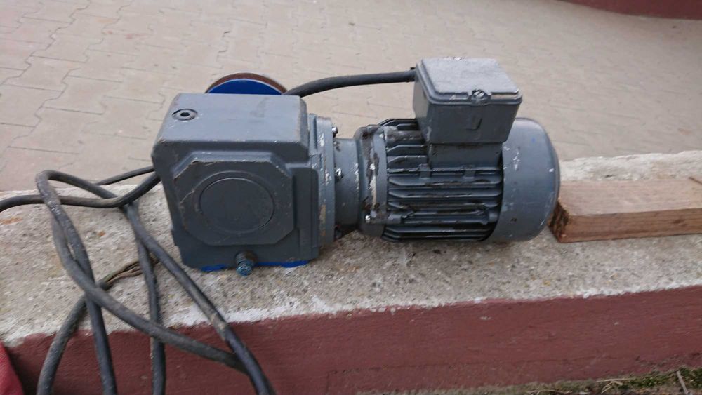 Motoreduktor, silnik elektryczny