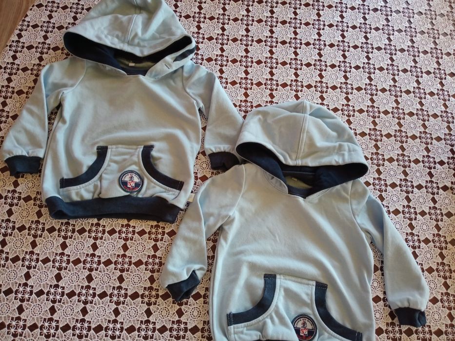 Nowe bluzy dla bliźniaków 80