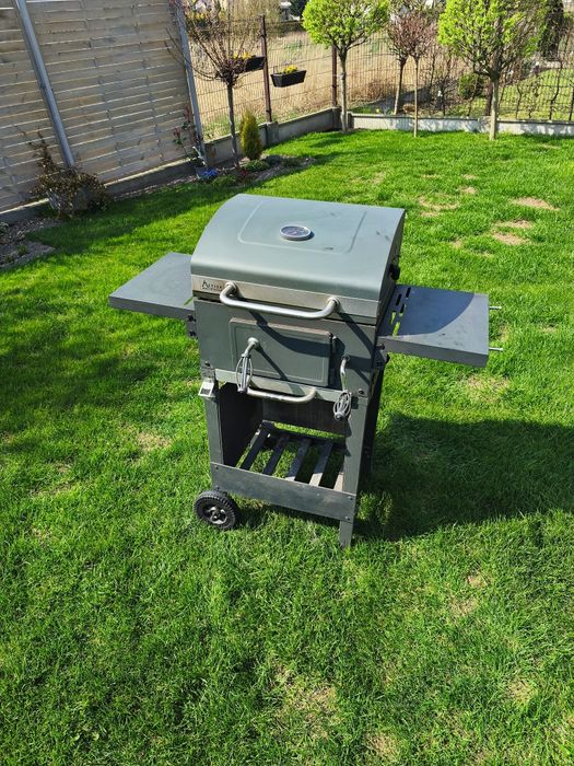 Grill węglowy roczny dobry stan