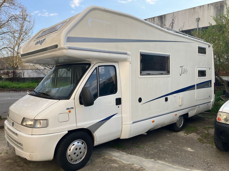 Autocaravana em excelente estado de conservação