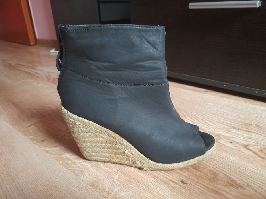 Buty na koturnie 38 Tiamo