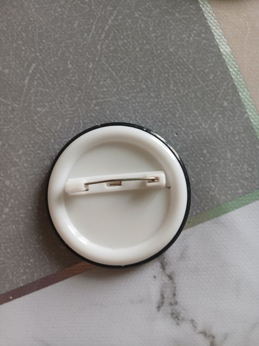 Продам значки с котами и с уиллом