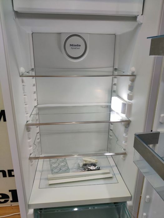 MIELE™ K 9758 iDF-4. PREMIUM. Встраиваемый холодильник. Bio-Fresh. DE.