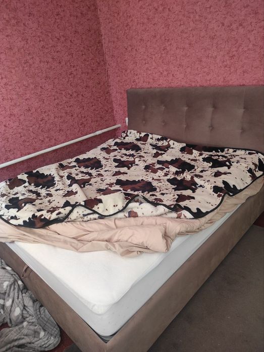 Кровать с матрасом 200х220