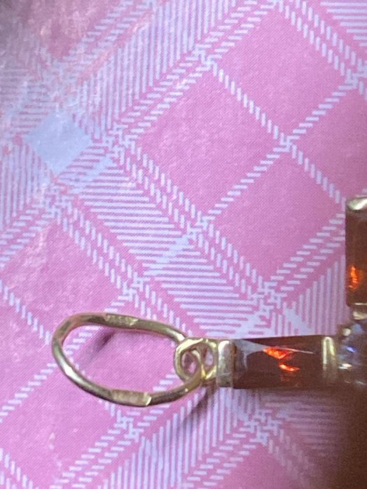 Золотий хрестик з гранатом