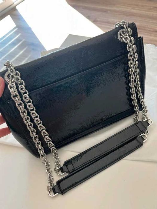 Torebka na ramię Calvin Klein lakierowana