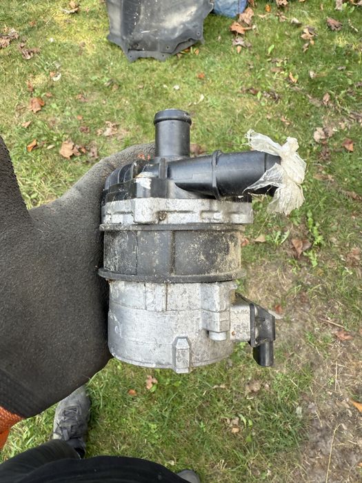 Audi A4 B8 A5 8T Q5 8R dodatkowa pompa wody recyrkulacji obiegu