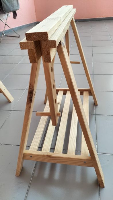 Secretária (tampo+cavaletes)