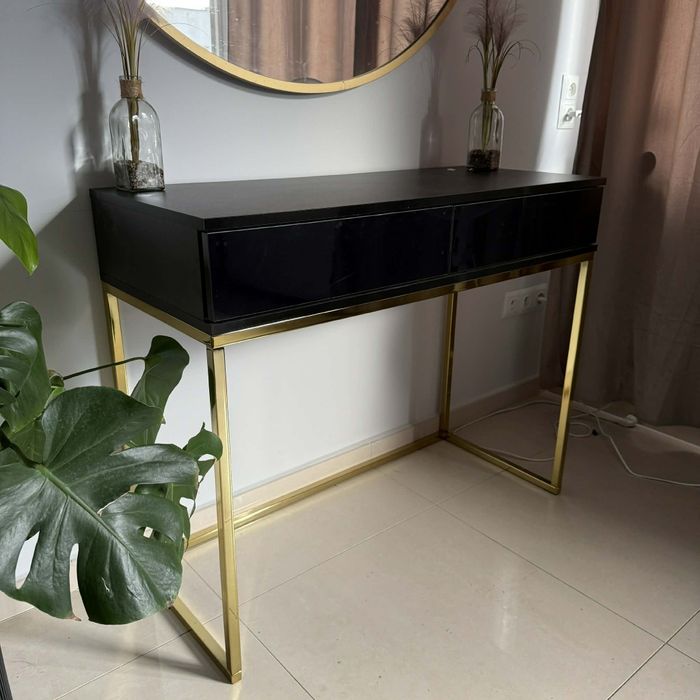 Toaletka konsola kosmetyczna