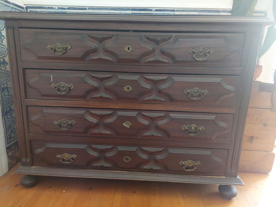 Cómoda madeira maciça