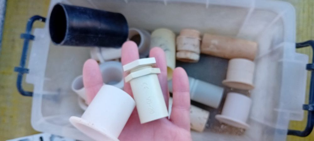 Tubos PVC - restos de obra