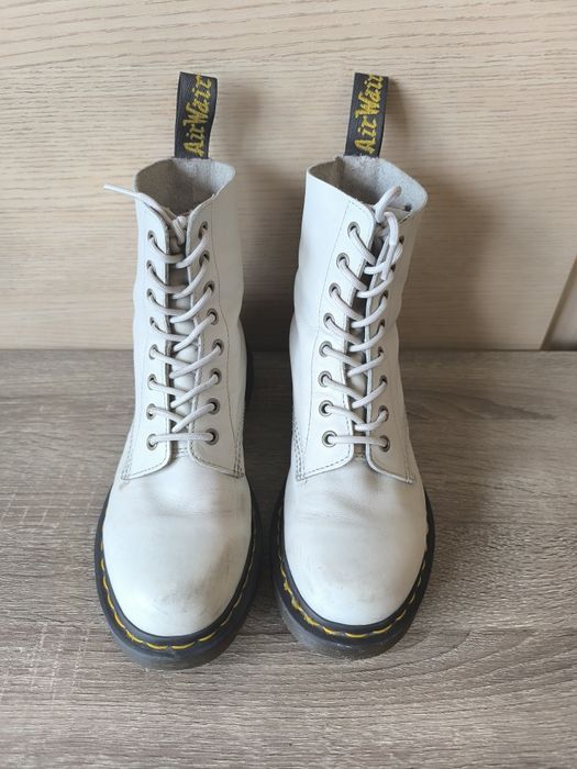 Шкіряні черевики Dr.Martens молочного кольору 40 розмір