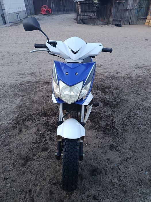 Скутер з документами