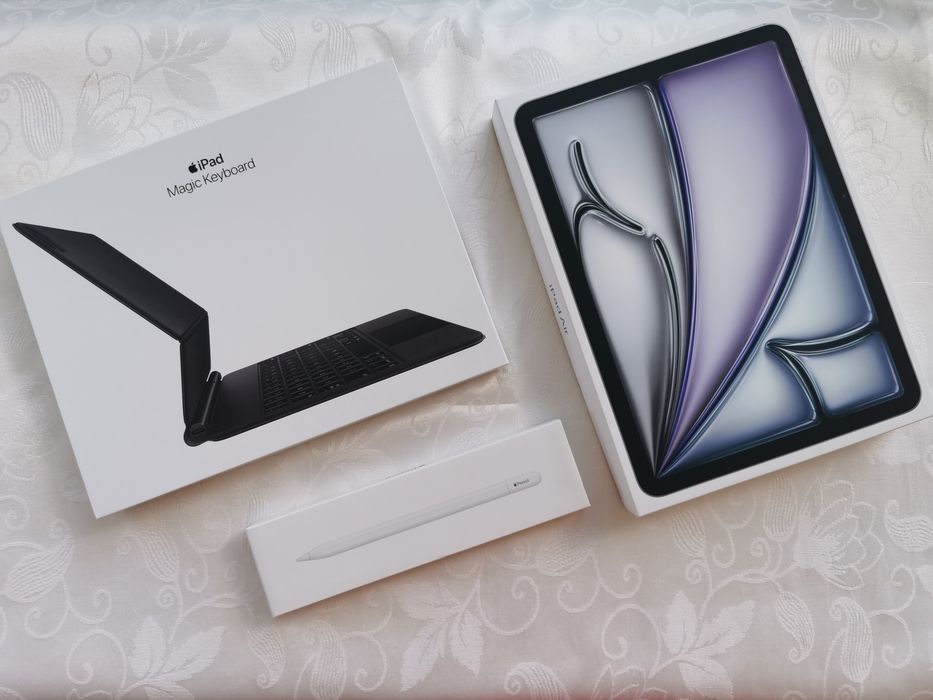 iPad Air 11" M2 (256GB - Wi-Fi) + Magic Keyboard + Apple Pencil (Como Novo)