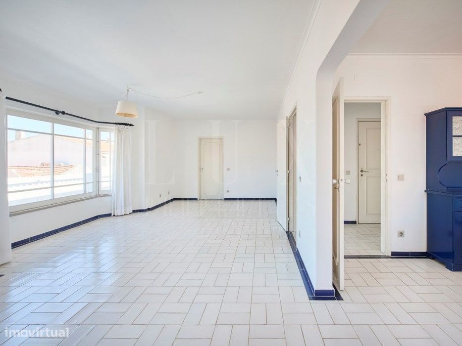 Apartamento T2 Com Vista Mar E Garagem No Centro De Cascais
