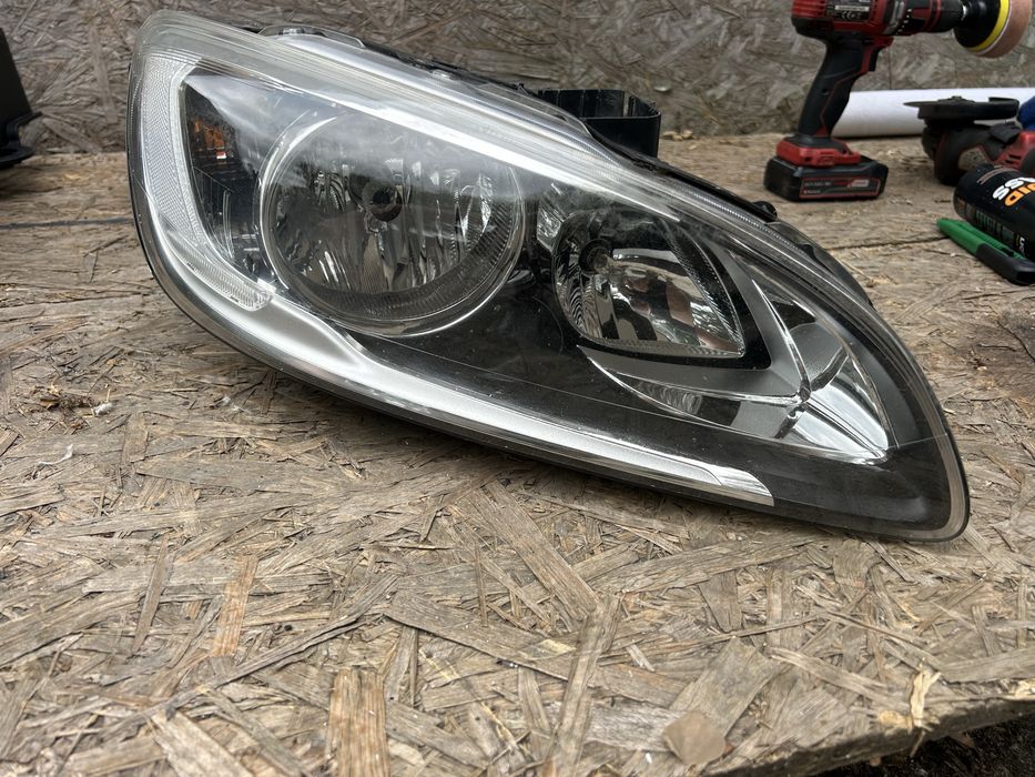 Lampa Przednia VOLVO CX60 Prawa