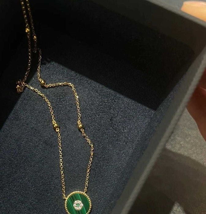 APM Monaco Malachite – Regulowany naszyjnik z kamieni naturalnych