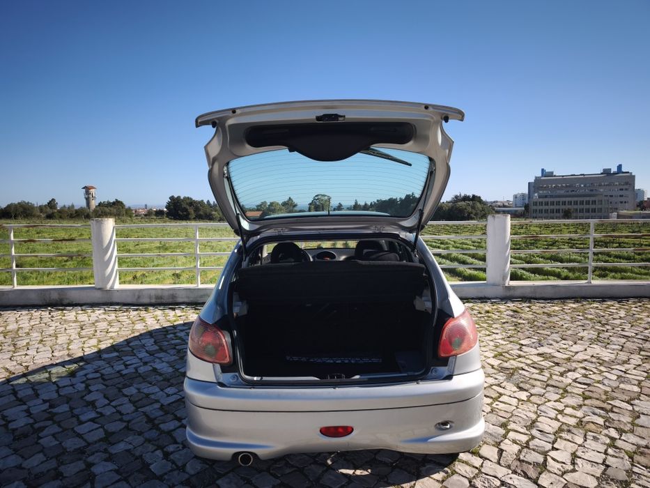 Peugeot 206 1.1 | Versão Black and Silver