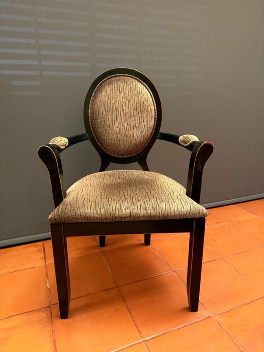 Cadeirão estilo LUIS XVI