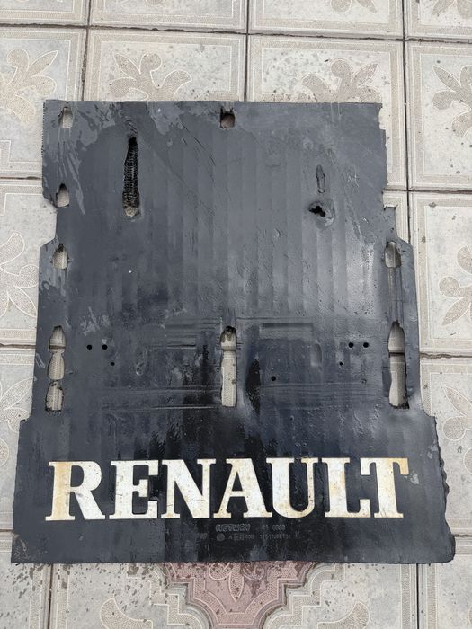 Бризговик задній Renault Premium / Magnum пластиковий