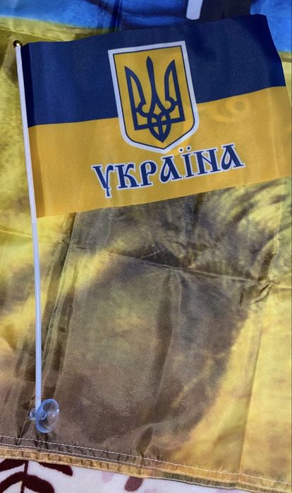 Flaga Ukrainy na patyku, do auta, przyssawka do szyby