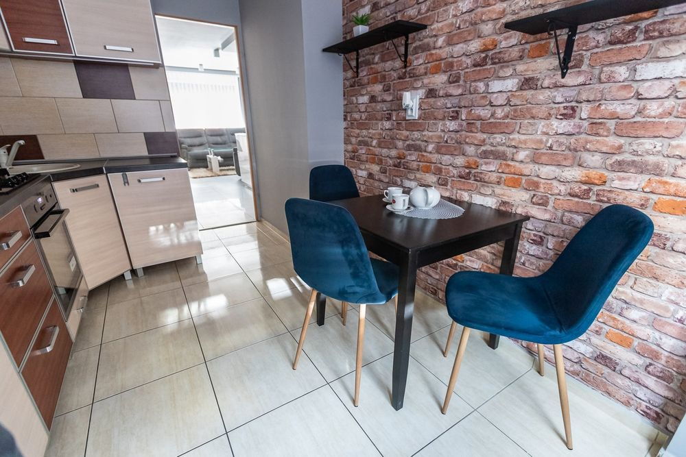 Komfortowe mieszkanie 2 pok. klimatyzacja, rolety suszarka bio kominek