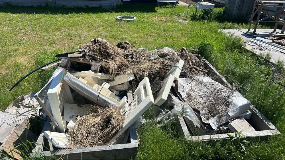 Вивіз будівельно сміття мотлоху меблів гілок трави Старі Петрівці