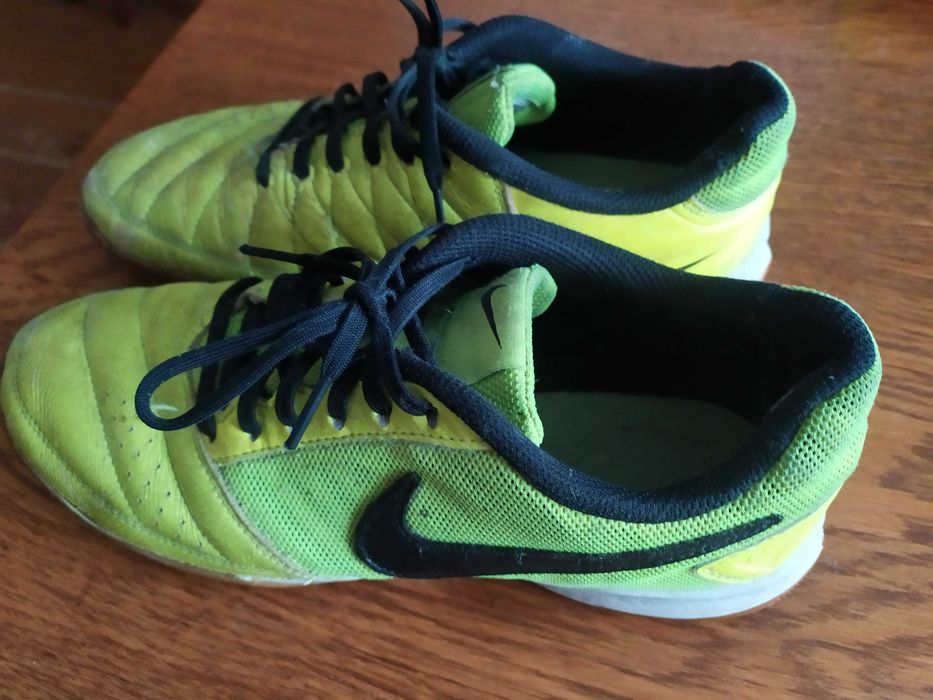 Buty Nike halówki 40,5