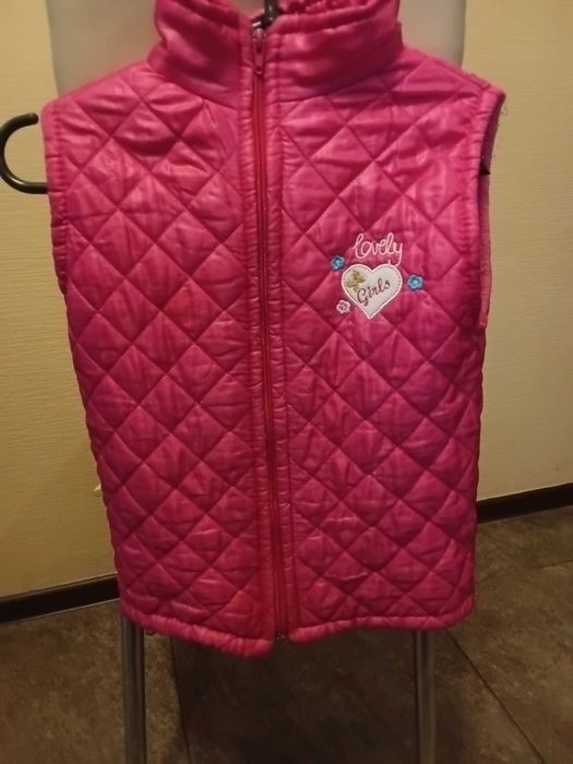 Жилетка, безрукавка для дівчинки тепла