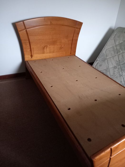 Cama individual.