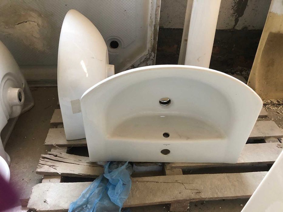 Унитази Умівальники на ножке б.у.